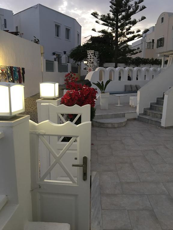 Loizos Stylish Residences 3* Тира